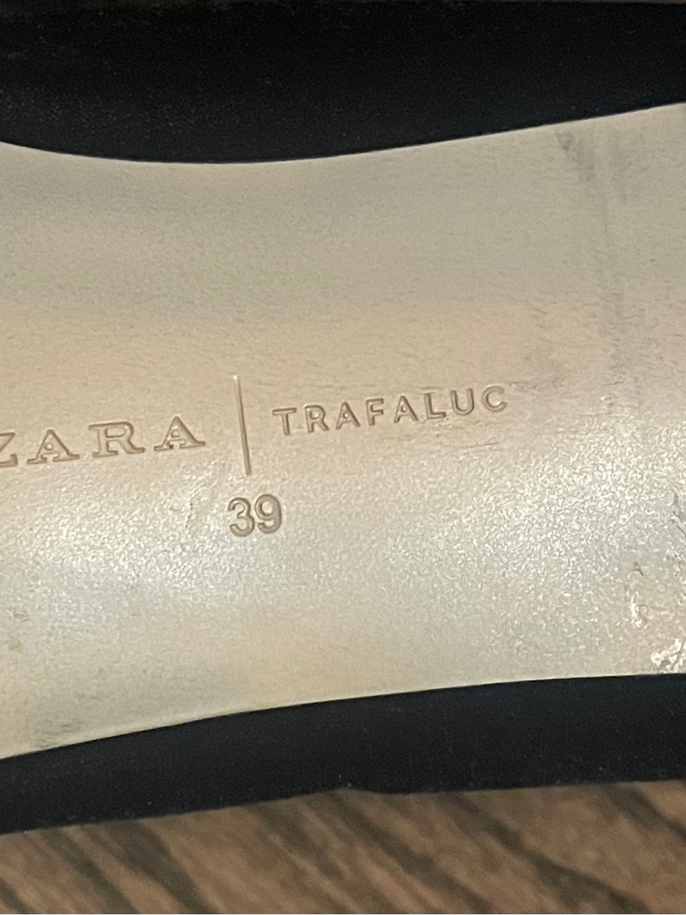 Zara Trafaluc Pearl Bee Embellished Velvet Ballet Flats size 39 - Picture 4 of 7